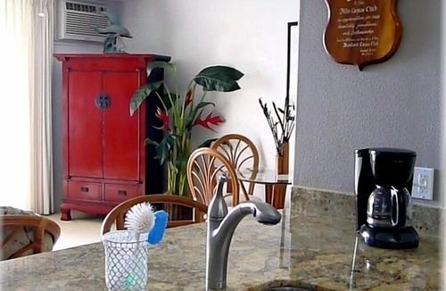 Historic Kailua Village Condo | OCEANFRONT Kona Reef, Top Rated Reviews