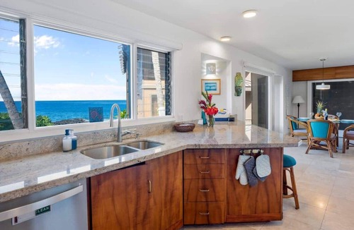 Kahaluu Bay House | Oceanfront Luxury House, Pool & AC, Near Magic Sands