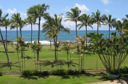 Makaha Condo | Oceanfront Makaha Surfside Condo - Coved White-Sand Beach with gated-access