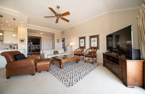 Kapalua Hotel | Oceanfront Maui Villa | 1 King Bed | Near Kapalua Beach and Tourist attractions