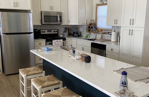 Duck Cottage | Oceanside in Duck. 170 Yds to Bch, Keyless entry, linens included. owner operate