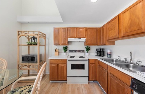 Caine Woods Condo | Oceanview 1 BR Condo w/Loft in Quiet North OC - Walk to Ocean/Food/Fun