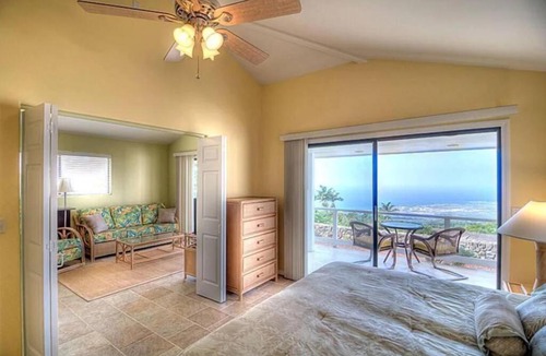 Holualoa House | Oceanview Pool & Spa large group