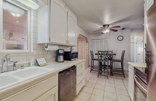 Tahoe Paradise House | Outdoor adventures in South Lake Tahoe walk to Lake Baron & golf courses