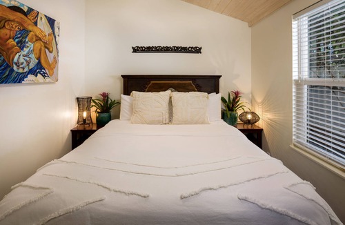 Paia Hotel | Paia Inn - 1 Bedroom King Suite - Garden View
