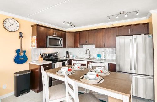 Waikiki Apartment | Panoramic Mountain View Near Waikiki Beach with Parking