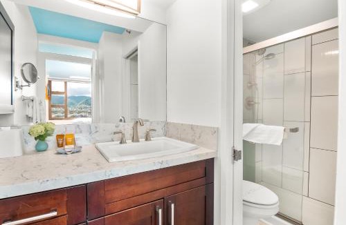 Waikiki Apartment | Panoramic Mountain View Near Waikiki Beach with Parking