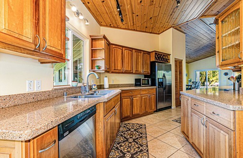 Keaau House | Paradise Retreat, POOL, Hot Tub and AC with ECO energy!
