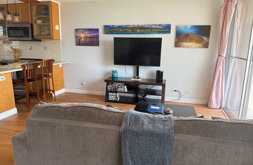 Historic Kailua Village Condo | Partial Ocean View Condo in Center of Kailua Kona