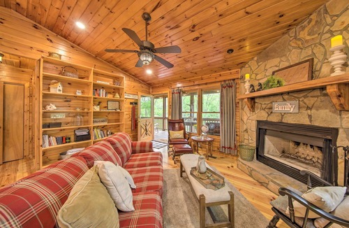 Blue Ridge Cabin | Peaceful Blue Ridge Cabin w/Decks & Fire Pit