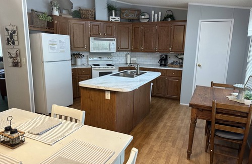Wimberley Cottage | Peaceful Hill Country Retreat Private Hot Tub 3½ Acres Near Downtown
