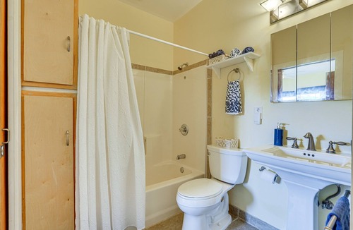 Waiohinu House | Peaceful Naalehu Paradise: 5 Mi to Beach!