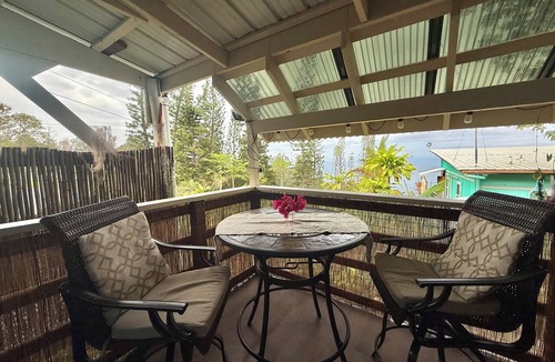 Opihihale Apartment | Peaceful, private studio overlooking the pacific Ocean.