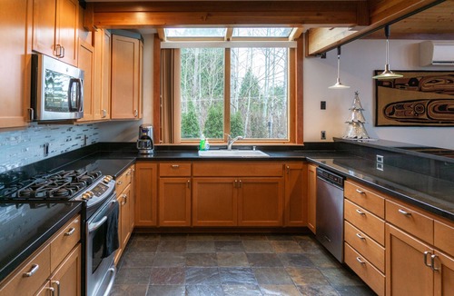 Blaine Cottage | Perfect place near Birch Bay and Blaine. Located right on Drayton Harbor