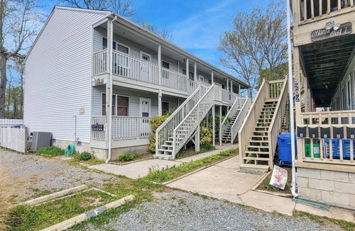 Caine Woods Condo | Pet friendly 2 Bedroom Condo 3 Blocks from Beach and Ocean! Atlantic Mist 103