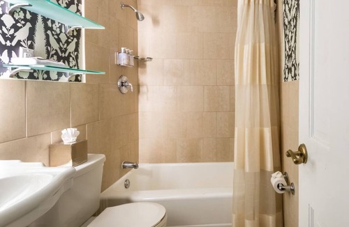Historic District Hotel | Pet-friendly Accommodation at Historic Inns of Annapolis | 0.3 mi to State House