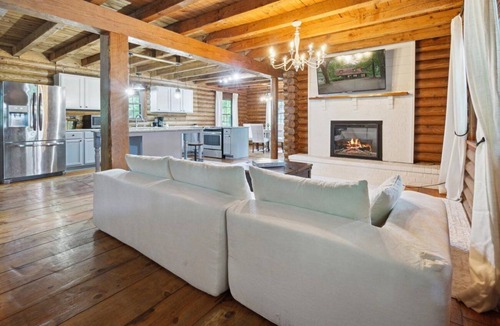 Fleming Cabin | Pet-Friendly Lakeside Gem - Private Pool, Fire Pit & Huge Yard Near Savannah