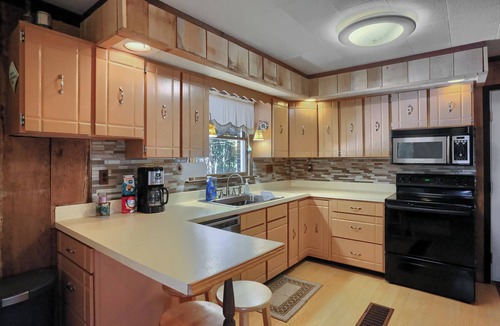 Brookville House | Pet Friendly | Wi-Fi | Firepit | TV