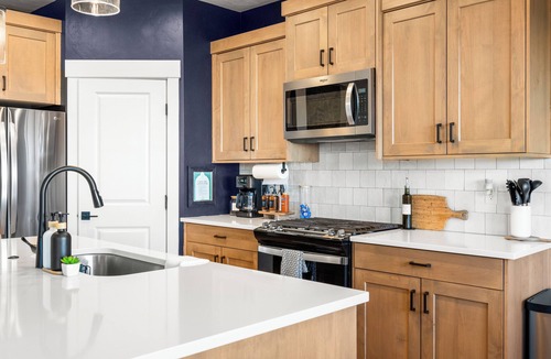 Southwest Ada County Alliance House | POOL - Modern Pet-Free Family Home - Fast Wi-Fi - Central Location