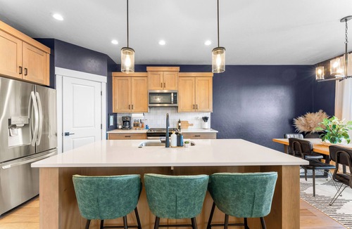 Southwest Ada County Alliance House | POOL - Modern Pet-Free Family Home - Fast Wi-Fi - Central Location