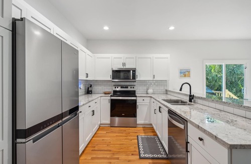 Sunset Point House | Prickly Pear | Private Pool & Seasonal Spa | 2 Blocks to Beach and Walk to Center Street | Sleeps 12