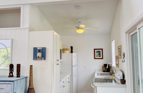 Waialee Apartment | Pristine Haleiwa North Shore Beachside Retreat-30 night minimum!