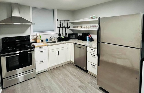 Rossville House | Private 1st Floor Unit near Balt City/John Hopkin