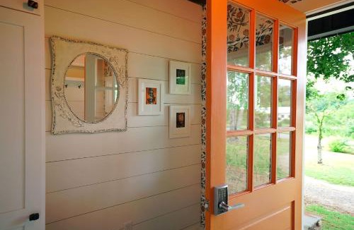 Tryon House | Private Family Cottage 3BR 2 BATH - 2 min to TIEC The Orange Door