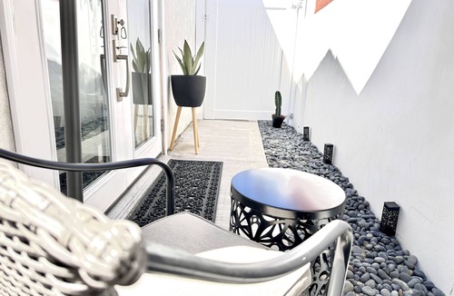 Burbank House | Private Guest Quarter for 1 guest with own Patio & Bathroom