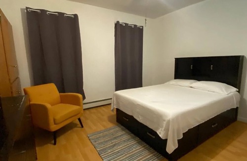 Paterson House | Private room near NYC!
