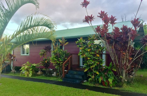 Pahoa Cottage | Puna Rainforest Retreat Hotspring - Purple Passion Cottage