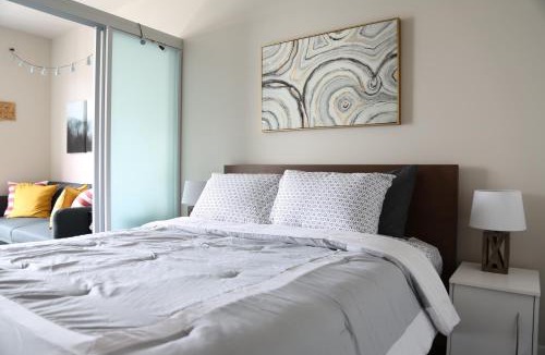 Lower Queen Anne Apartment | Queen Anne Abode - 1 Block from CPA! - Free Parking!