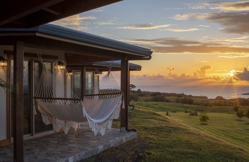 Hilo House | Recharge in a Self-Sufficient Ocean View Eco Village