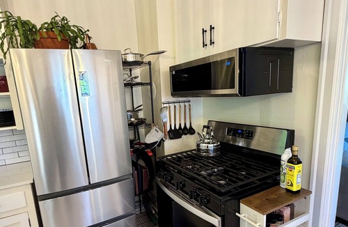 Hillwood House | Red Rooster Cottage- Superb 3-bedroom house in Shoreline for a relaxing getaway