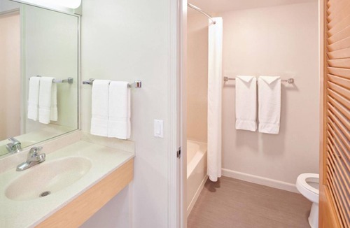 Kahului House | Relax and Recharge! 2 Comfortable and Clean Ocean Front Units, Pool