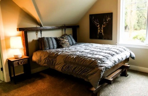 Granite Falls Cabin | Riverfront Romantic Getaway Rental near Mount Pilchuck in Granite Falls, Washington