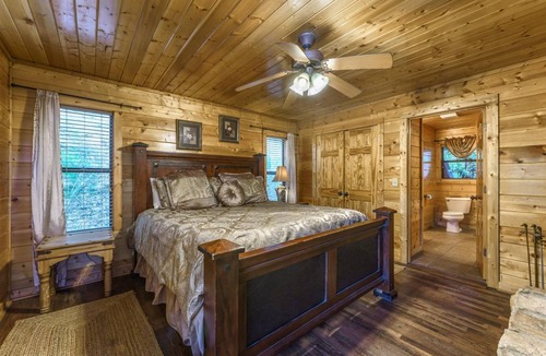 Townsend House | Rocky Top Hideaway: Theater Room, Pool Table, and Arcade Gaming System!