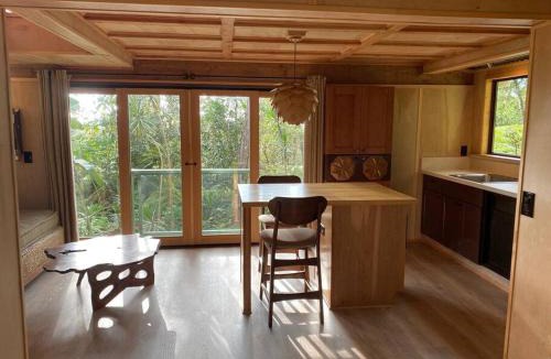 Kailua-Kona House | Romantic Cabin Treehouse in Hawaii Cloud Forest