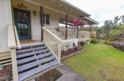 Royal Hawaiian Estates Cottage | Romantic Rainforest Retreat near Hawaii Volcanoes National Park