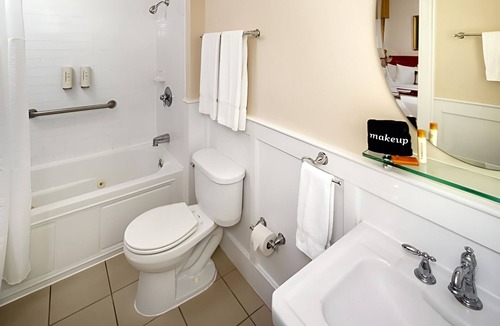 Berea Hotel | Room Close to Berea College & Kentucky Artisan Center - Stroll to Top Spots!