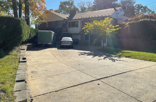 Silver Spring House | Room with Two DB Beds, Bathroom, Fridge, MW, TV, Wifi - 1 guest 64, 2 guests 120