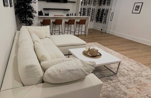 Roswell House | Roswell Downtown Canton St. Entertainer's Dream