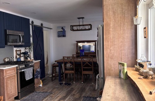 Greenwood House | Rustic Charm 3-bedroom 2-bath house in beautiful Greenwood with AC & HOT SPA