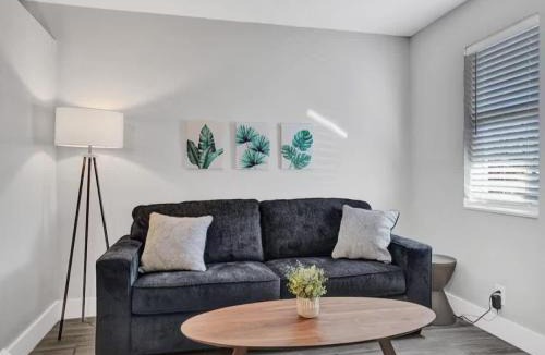 Poinciana Park Apartment | Rustic Retreats Beachy 1BR for 4 guests in the heart of Fort Lauderdale