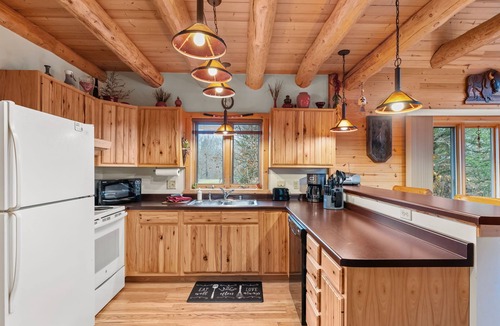 Merrimac Cabin | Rustic Ridge Cabin 104 - Private Woodland Retreat near Devil's Lake State Park