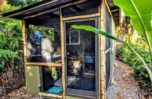 Pepeekeo Cabin | Rustic Vacation Rental Surrounded by Rainforest close to Volcanoes National Park, Hawaii