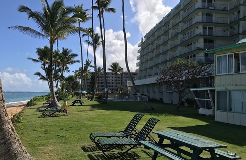 Punaluu Condo | Sandy Beachfront Cottage