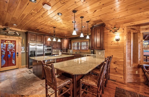 Smoky Mountains Cabin | Scenic Views:7BR/Heated Pool/Amazing View/Game/Theater