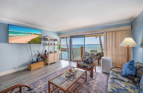 Historic Kailua Village Condo | Sea Village 3312: Oceanfront condo in Kailua-Kona, with stunning views!