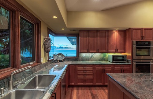 Kamuela House | "Sea World" at Your Feet + Casual Elegance + Absolute Privacy = Whales Play